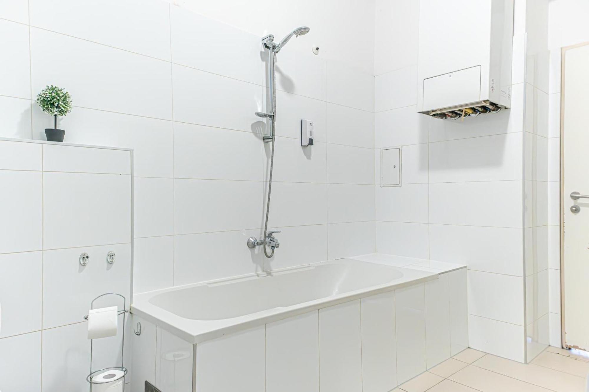 Amazing 2Br City Stay, Wiener Stadthalle Exterior photo
